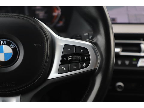 BMW 1-serie 118i Business Edition M Sport Automaat Black Optic Virtual Cockpit Sfeerverlichting Navigatie Carplay Android Sportstoelen Clima Cruise PDC