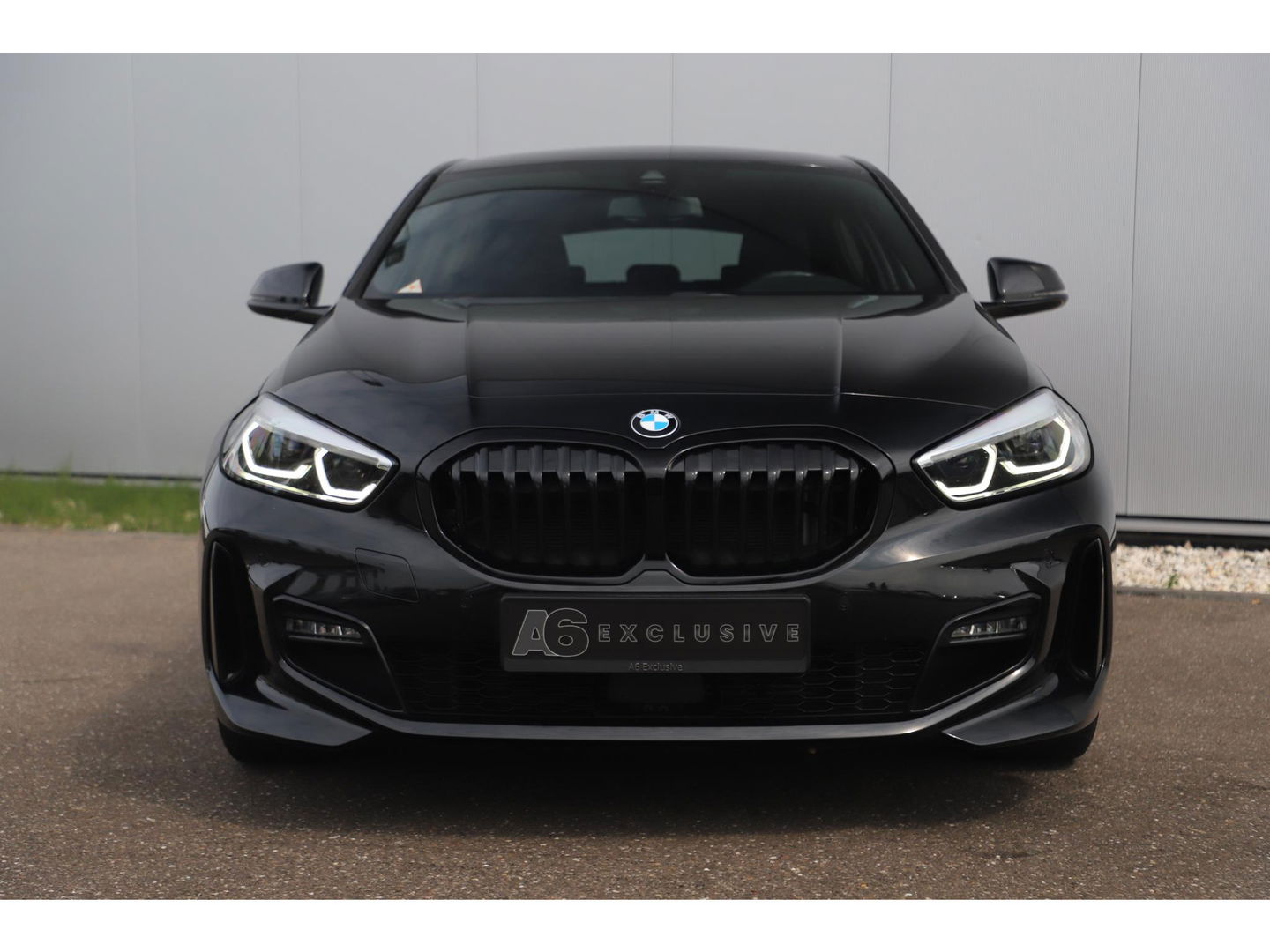 BMW 1-serie 118i Business Edition M Sport Automaat Black Optic Virtual Cockpit Sfeerverlichting Navigatie Carplay Android Sportstoelen Clima Cruise PDC