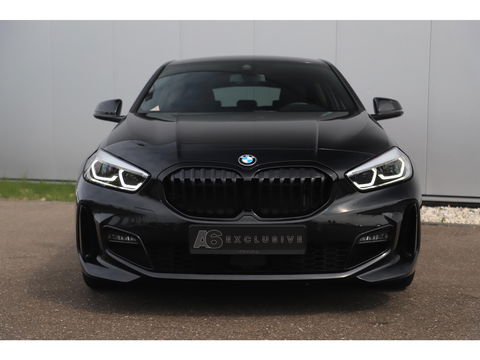 BMW 1-serie 118i Business Edition M Sport Automaat Black Optic Virtual Cockpit Sfeerverlichting Navigatie Carplay Android Sportstoelen Clima Cruise PDC