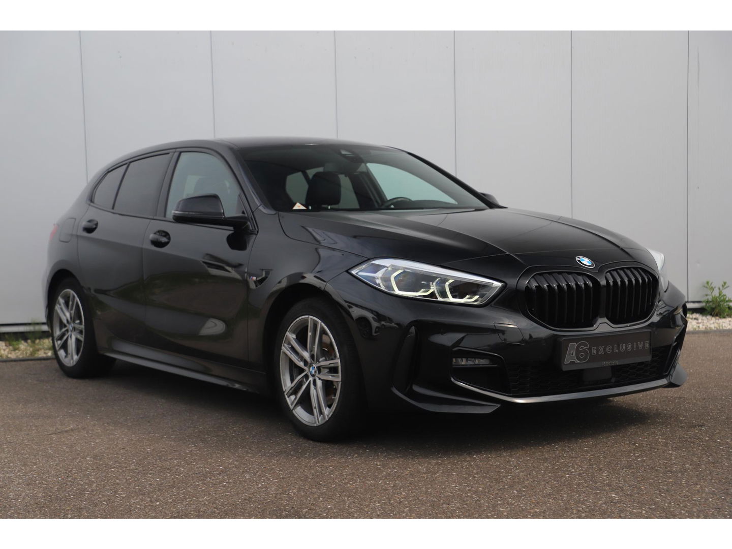 BMW 1-serie 118i Business Edition M Sport Automaat Black Optic Virtual Cockpit Sfeerverlichting Navigatie Carplay Android Sportstoelen Clima Cruise PDC