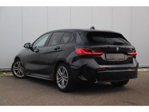 BMW 1-serie 118i Business Edition M Sport Automaat Black Optic Virtual Cockpit Sfeerverlichting Navigatie Carplay Android Sportstoelen Clima Cruise PDC