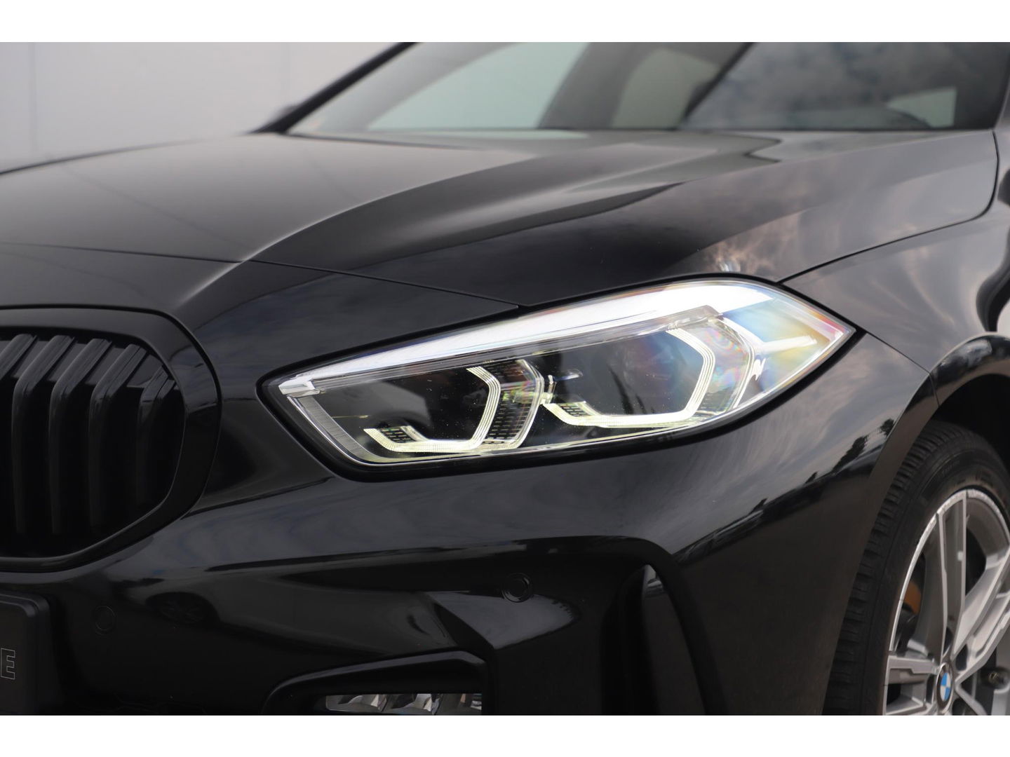 BMW 1-serie 118i Business Edition M Sport Automaat Black Optic Virtual Cockpit Sfeerverlichting Navigatie Carplay Android Sportstoelen Clima Cruise PDC
