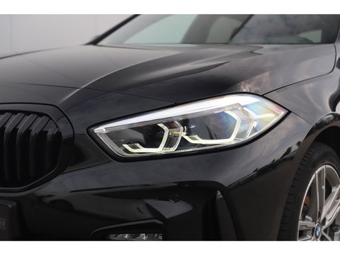 BMW 1-serie 118i Business Edition M Sport Automaat Black Optic Virtual Cockpit Sfeerverlichting Navigatie Carplay Android Sportstoelen Clima Cruise PDC
