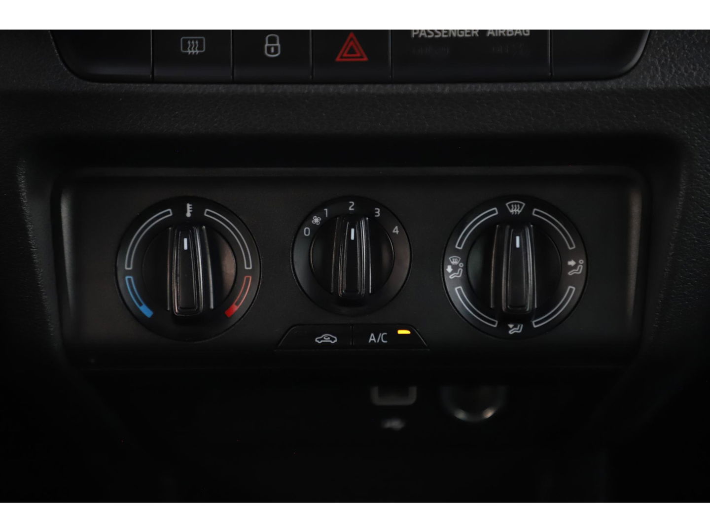 Škoda Fabia Combi 1.0 TSI Business Edition 95PK 16 inch LMV Navigatie Airco Cruise Carplay Android Bluetooth Getint Glas PDC