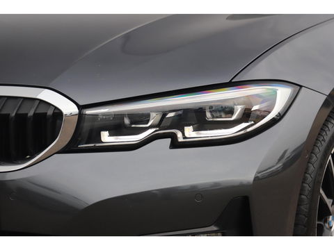 BMW 3 Serie 318i High Executive Edition Automaat Black Optic Schuifdak Full LED Digital Cockpit Vol Lederen Sportstoelen Navigatie Draadloos Carplay Bluetooth Achteruitrijcamera 18 inch M Sport Velgen