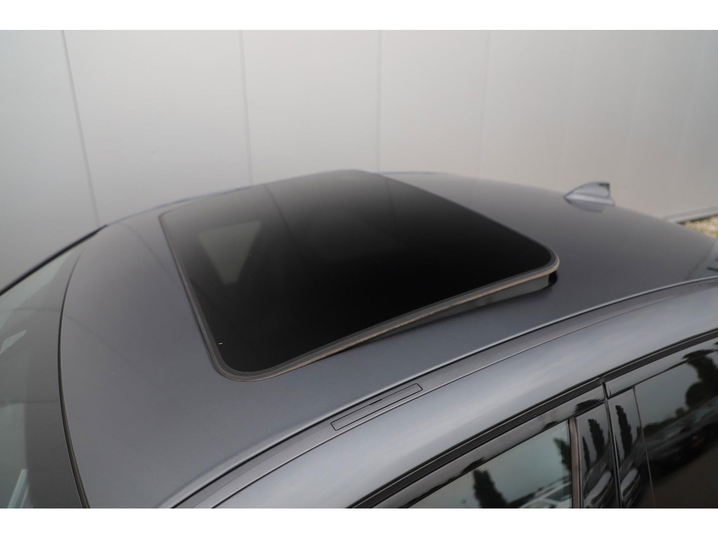 BMW 3 Serie 318i High Executive Edition Automaat Black Optic Schuifdak Full LED Digital Cockpit Vol Lederen Sportstoelen Navigatie Draadloos Carplay Bluetooth Achteruitrijcamera 18 inch M Sport Velgen