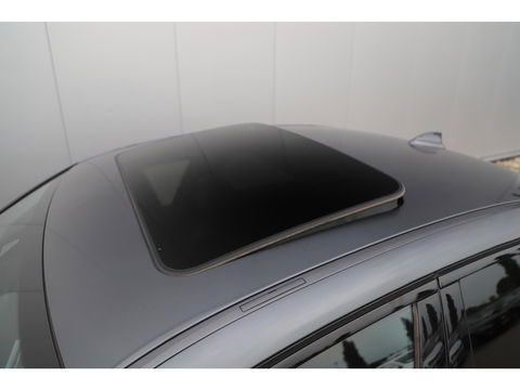 BMW 3 Serie 318i High Executive Edition Automaat Black Optic Schuifdak Full LED Digital Cockpit Vol Lederen Sportstoelen Navigatie Draadloos Carplay Bluetooth Achteruitrijcamera 18 inch M Sport Velgen