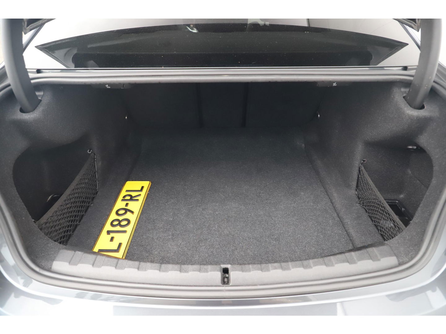 BMW 3 Serie 318i High Executive Edition Automaat Black Optic Schuifdak Full LED Digital Cockpit Vol Lederen Sportstoelen Navigatie Draadloos Carplay Bluetooth Achteruitrijcamera 18 inch M Sport Velgen