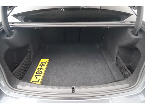 BMW 3 Serie 318i High Executive Edition Automaat Black Optic Schuifdak Full LED Digital Cockpit Vol Lederen Sportstoelen Navigatie Draadloos Carplay Bluetooth Achteruitrijcamera 18 inch M Sport Velgen