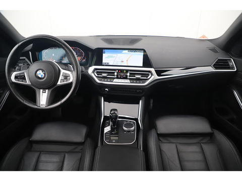 BMW 3 Serie 318i High Executive Edition Automaat Black Optic Schuifdak Full LED Digital Cockpit Vol Lederen Sportstoelen Navigatie Draadloos Carplay Bluetooth Achteruitrijcamera 18 inch M Sport Velgen