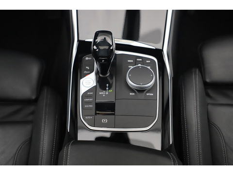 BMW 3 Serie 318i High Executive Edition Automaat Black Optic Schuifdak Full LED Digital Cockpit Vol Lederen Sportstoelen Navigatie Draadloos Carplay Bluetooth Achteruitrijcamera 18 inch M Sport Velgen
