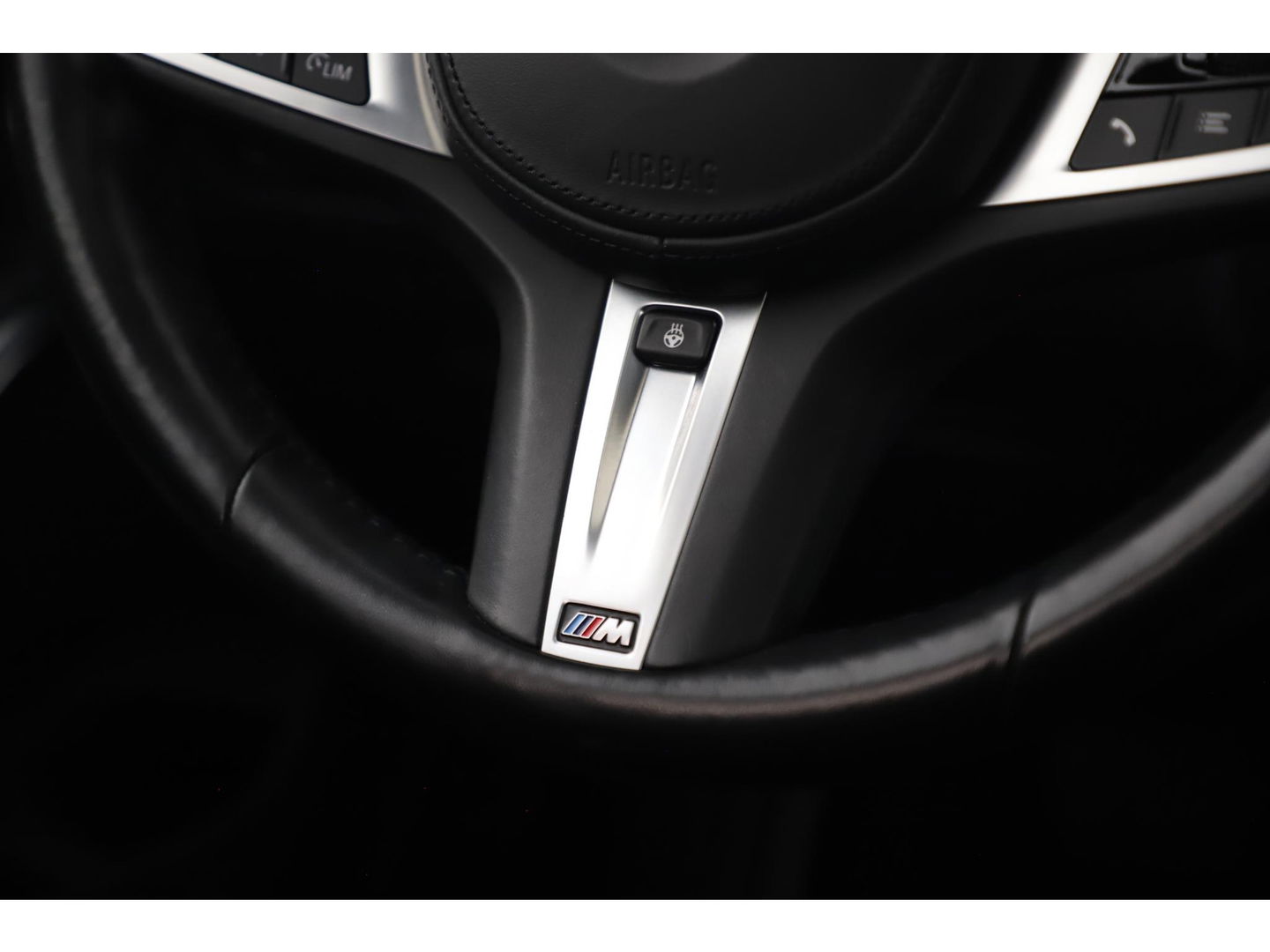 BMW 3 Serie 318i High Executive Edition Automaat Black Optic Schuifdak Full LED Digital Cockpit Vol Lederen Sportstoelen Navigatie Draadloos Carplay Bluetooth Achteruitrijcamera 18 inch M Sport Velgen