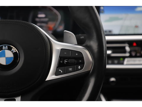 BMW 3 Serie 318i High Executive Edition Automaat Black Optic Schuifdak Full LED Digital Cockpit Vol Lederen Sportstoelen Navigatie Draadloos Carplay Bluetooth Achteruitrijcamera 18 inch M Sport Velgen