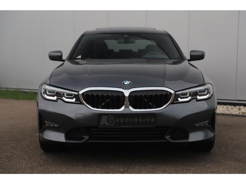 BMW 3 Serie 318i High Executive Edition Automaat Black Optic Schuifdak Full LED Digital Cockpit Vol Lederen Sportstoelen Navigatie Draadloos Carplay Bluetooth Achteruitrijcamera 18 inch M Sport Velgen