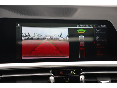 BMW 3 Serie 318i High Executive Edition Automaat Black Optic Schuifdak Full LED Digital Cockpit Vol Lederen Sportstoelen Navigatie Draadloos Carplay Bluetooth Achteruitrijcamera 18 inch M Sport Velgen