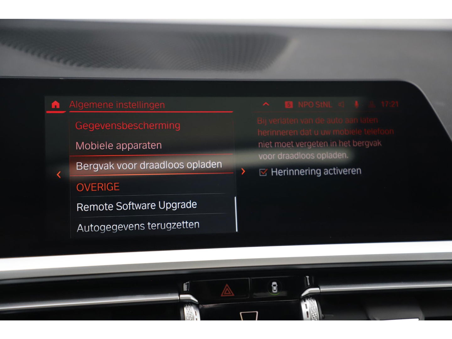 BMW 3 Serie 318i High Executive Edition Automaat Black Optic Schuifdak Full LED Digital Cockpit Vol Lederen Sportstoelen Navigatie Draadloos Carplay Bluetooth Achteruitrijcamera 18 inch M Sport Velgen