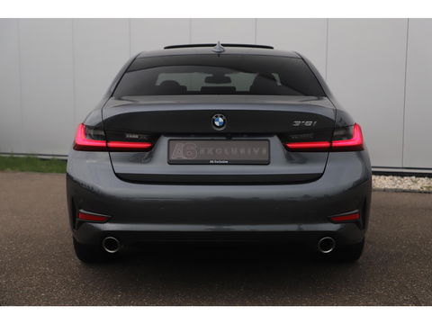 BMW 3 Serie 318i High Executive Edition Automaat Black Optic Schuifdak Full LED Digital Cockpit Vol Lederen Sportstoelen Navigatie Draadloos Carplay Bluetooth Achteruitrijcamera 18 inch M Sport Velgen