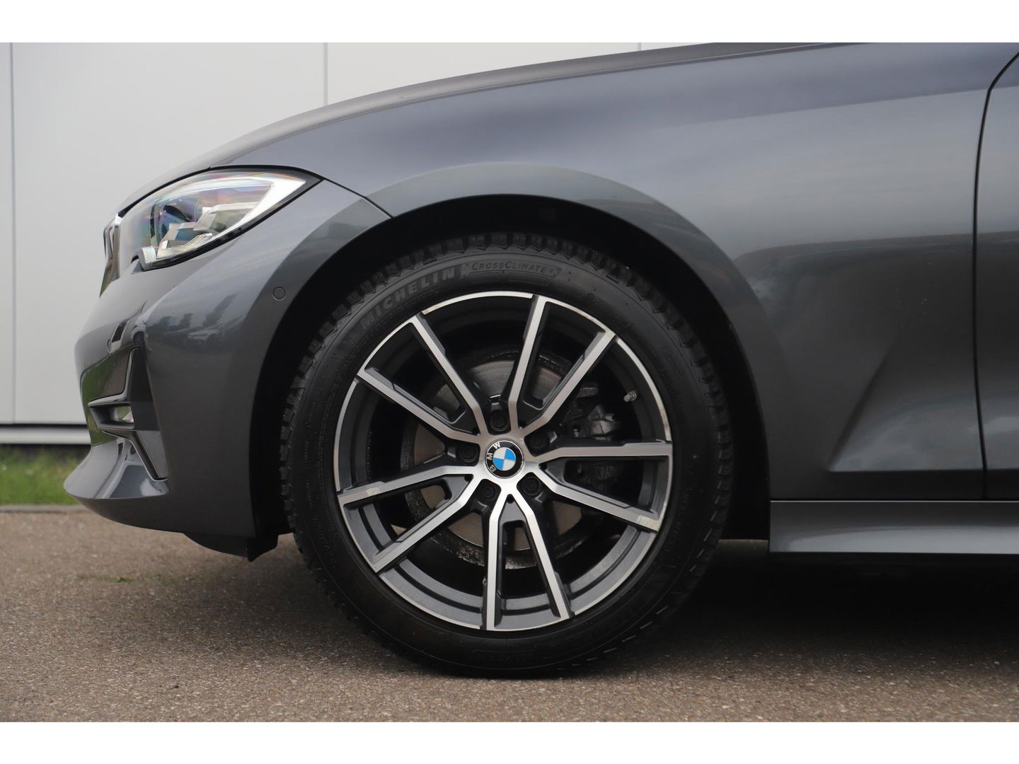 BMW 3 Serie 318i High Executive Edition Automaat Black Optic Schuifdak Full LED Digital Cockpit Vol Lederen Sportstoelen Navigatie Draadloos Carplay Bluetooth Achteruitrijcamera 18 inch M Sport Velgen