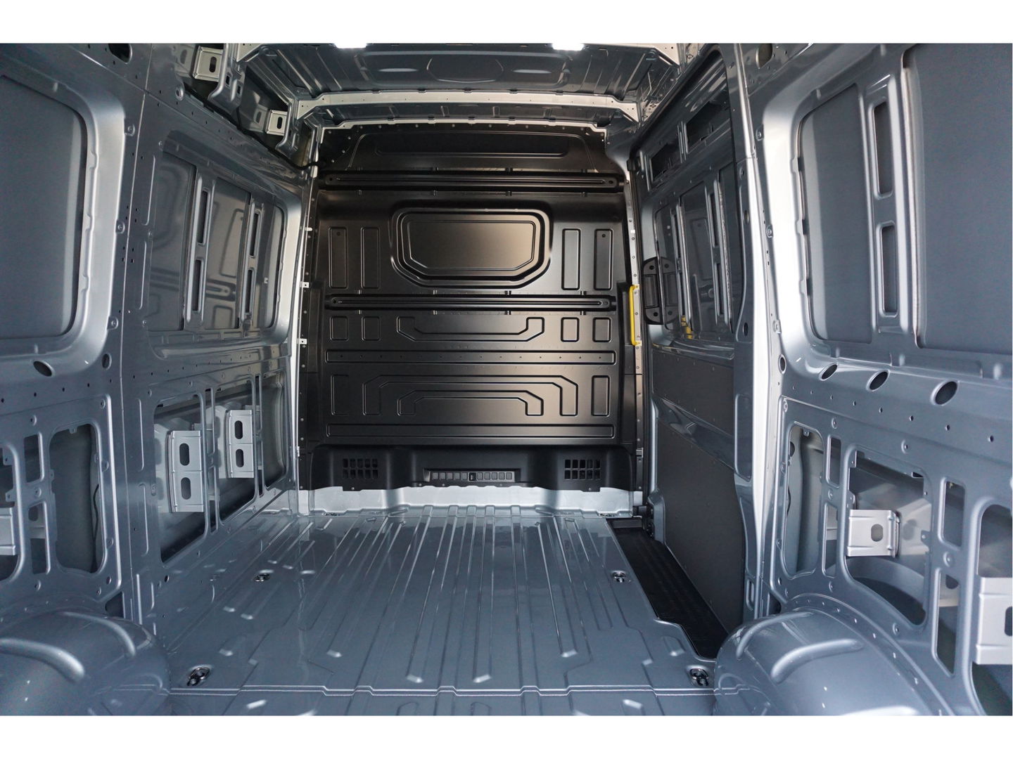 Volkswagen Crafter 35 177PK L3H3 AUT BPM VRIJ!! Navi, Cam, Adap. Cruise, LED!! NR. 875