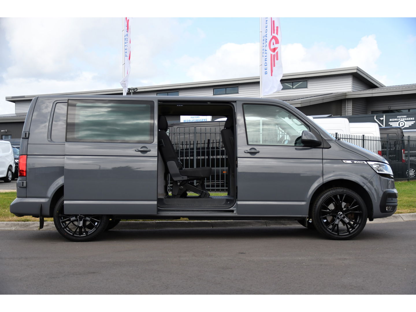 Volkswagen Transporter 2.0 TDI L2H1 32 DC Bulli Virtual, Camera, Carplay, 199PK, LED, NAVI, Sensoren, Mutlimedia, Automaat, Stoelverwarming, Standkachel