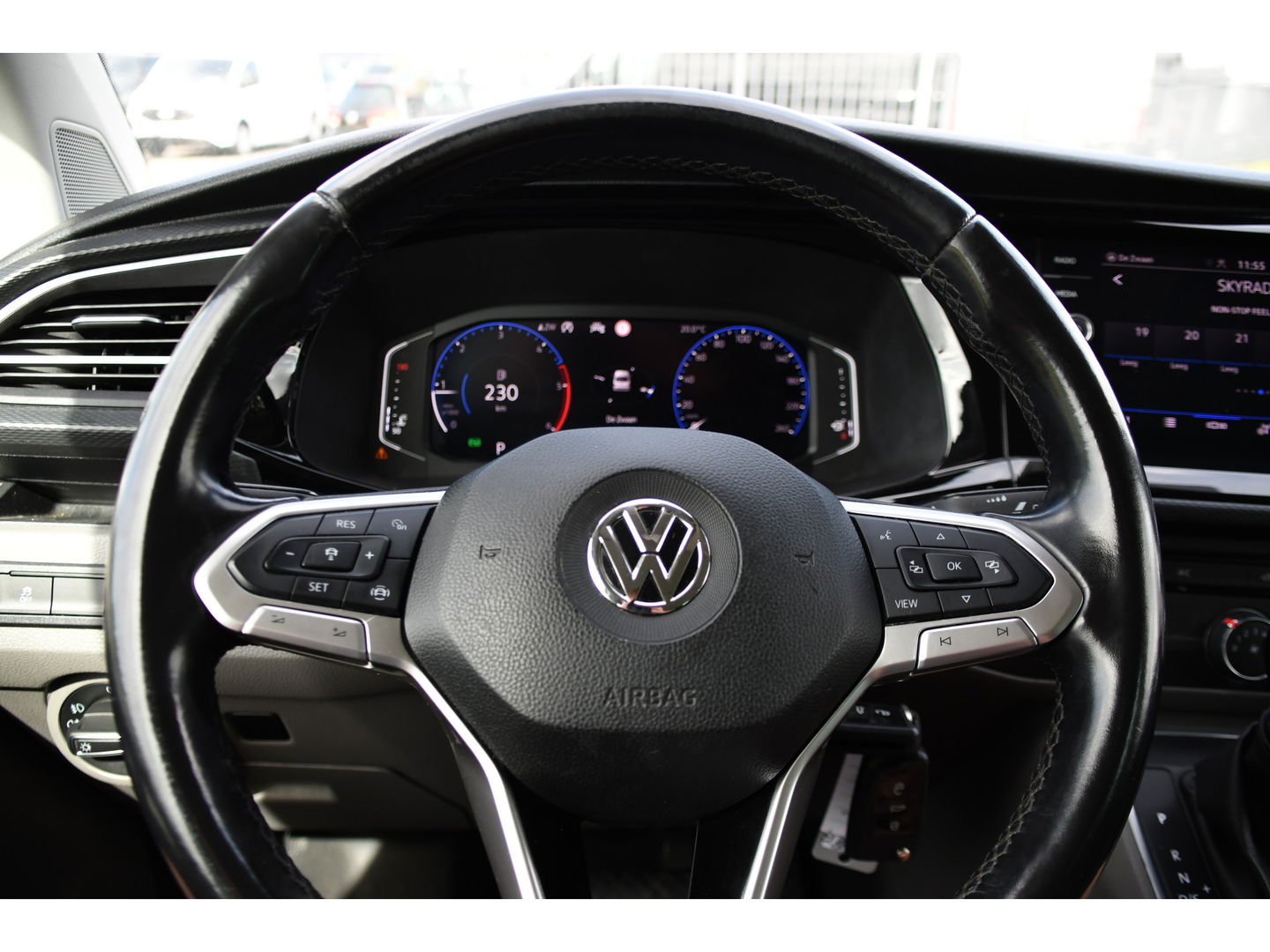 Volkswagen Transporter 2.0 TDI L2H1 32 DC Bulli Virtual, Camera, Carplay, 199PK, LED, NAVI, Sensoren, Mutlimedia, Automaat, Stoelverwarming, Standkachel