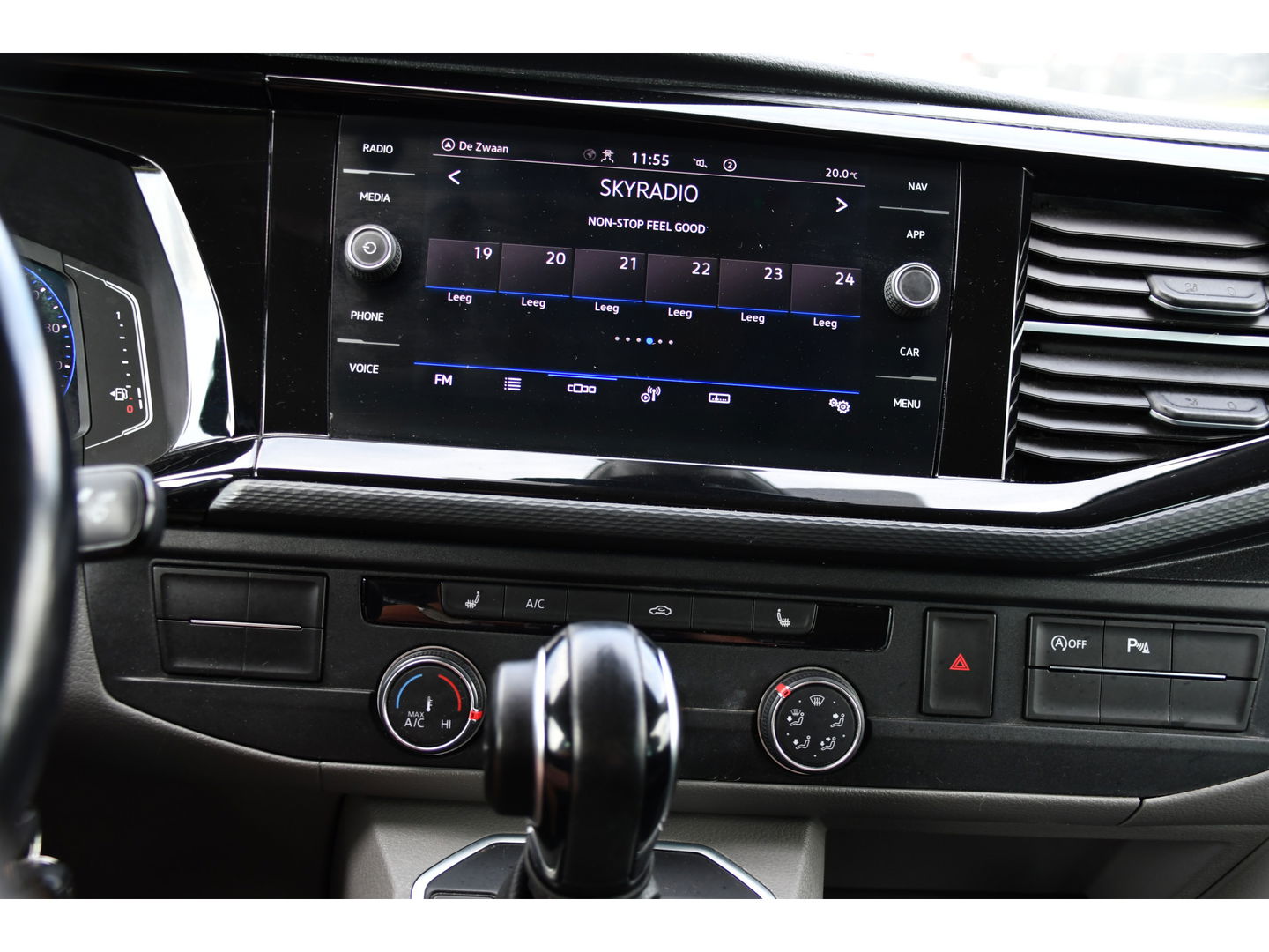 Volkswagen Transporter 2.0 TDI L2H1 32 DC Bulli Virtual, Camera, Carplay, 199PK, LED, NAVI, Sensoren, Mutlimedia, Automaat, Stoelverwarming, Standkachel