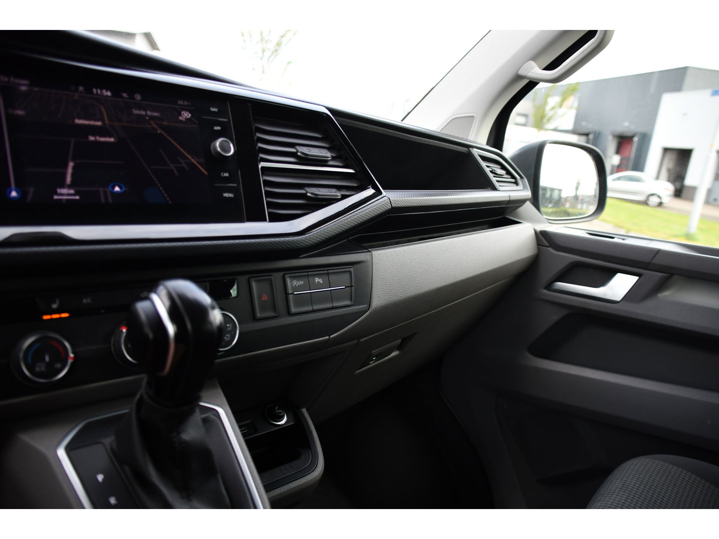 Volkswagen Transporter 2.0 TDI L2H1 32 DC Bulli Virtual, Camera, Carplay, 199PK, LED, NAVI, Sensoren, Mutlimedia, Automaat, Stoelverwarming, Standkachel