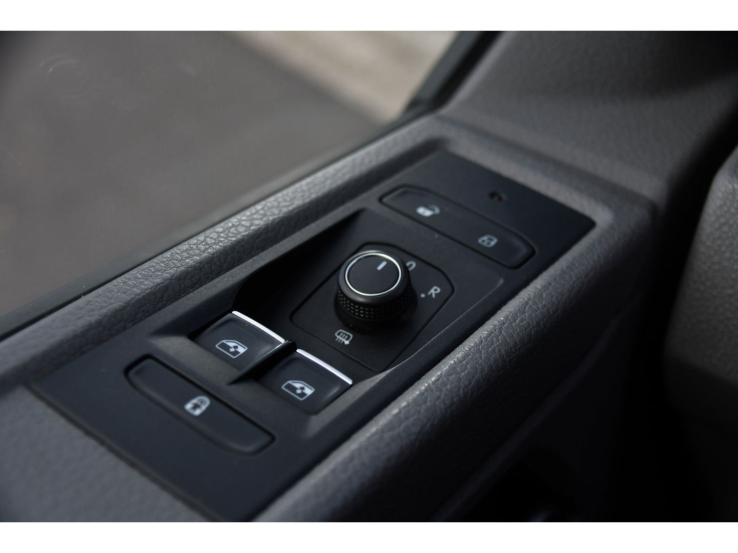 Volkswagen Transporter 2.0 TDI L2H1 32 DC Bulli Virtual, Camera, Carplay, 199PK, LED, NAVI, Sensoren, Mutlimedia, Automaat, Stoelverwarming, Standkachel