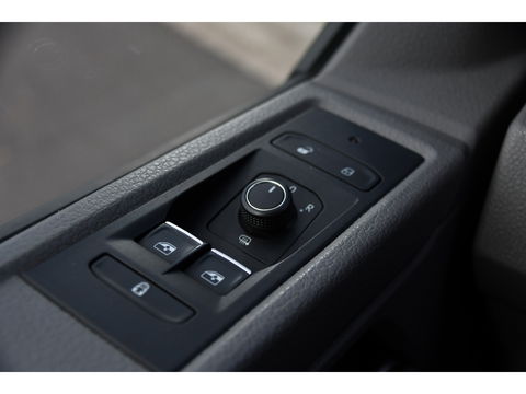 Volkswagen Transporter 2.0 TDI L2H1 32 DC Bulli Virtual, Camera, Carplay, 199PK, LED, NAVI, Sensoren, Mutlimedia, Automaat, Stoelverwarming, Standkachel