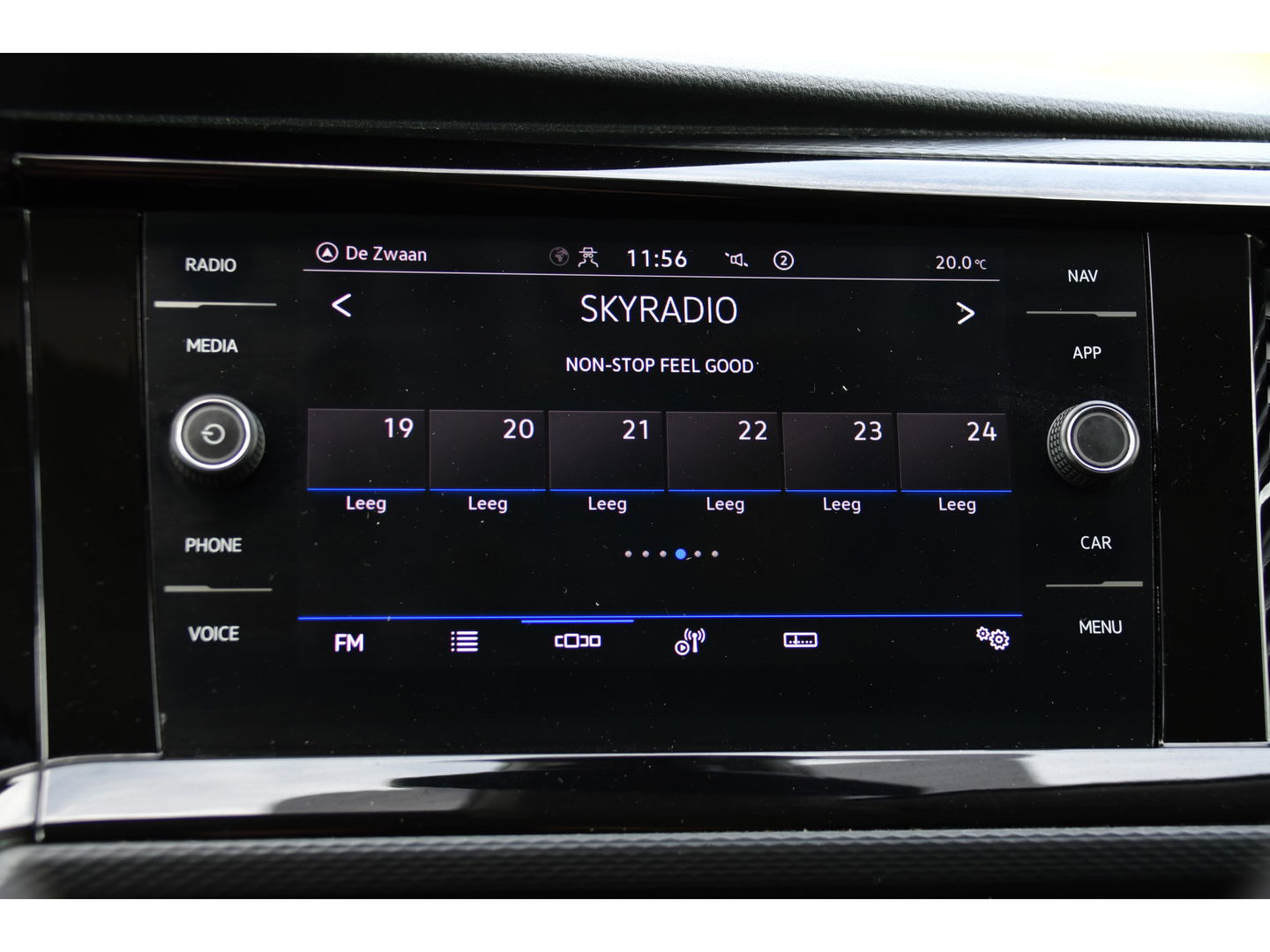 Volkswagen Transporter 2.0 TDI L2H1 32 DC Bulli Virtual, Camera, Carplay, 199PK, LED, NAVI, Sensoren, Mutlimedia, Automaat, Stoelverwarming, Standkachel