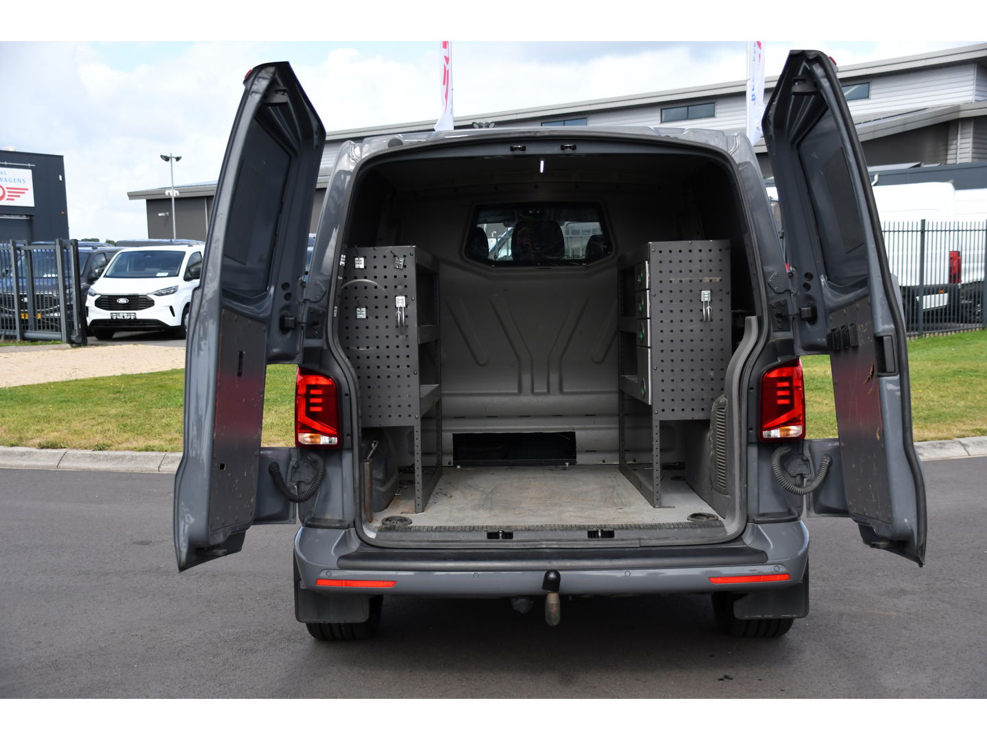 Volkswagen Transporter 2.0 TDI L2H1 32 DC Bulli Virtual, Camera, Carplay, 199PK, LED, NAVI, Sensoren, Mutlimedia, Automaat, Stoelverwarming, Standkachel