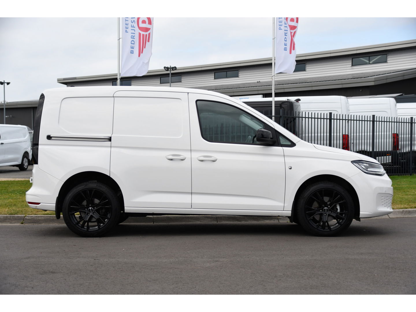 Volkswagen Caddy Cargo 1.5 TSI Exclusive PB Edition Adaptieve Cruise, Camera, Carplay, Stoelverwarming, Automaat, LED, Trekhaak, UNIEK!