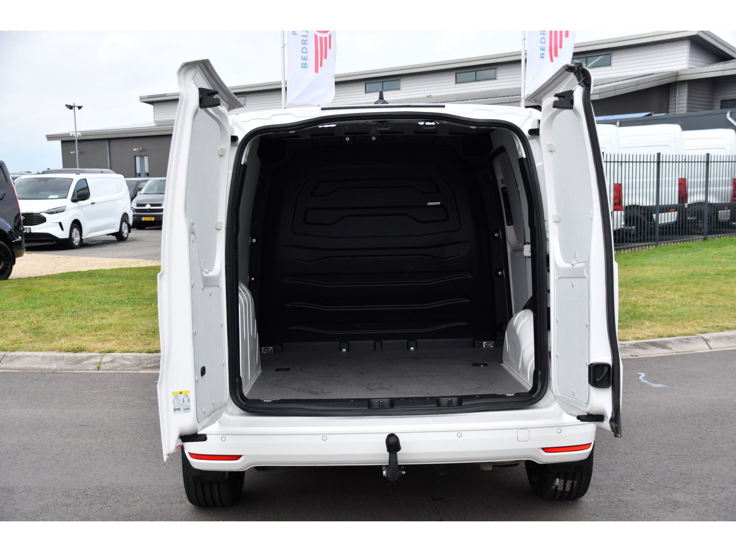 Volkswagen Caddy Cargo 1.5 TSI Exclusive PB Edition Adaptieve Cruise, Camera, Carplay, Stoelverwarming, Automaat, LED, Trekhaak, UNIEK!