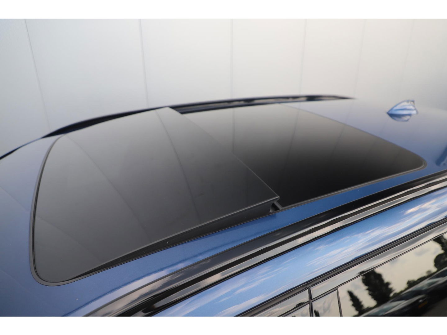 BMW 5 Serie Touring 530i High Executive 252PK M Sport Laser LED Panoramadak Harman Kardon Wegklapbare Trekhaak Nappa Leder Memory Sfeerverlichting Shadow Line 360 Camera