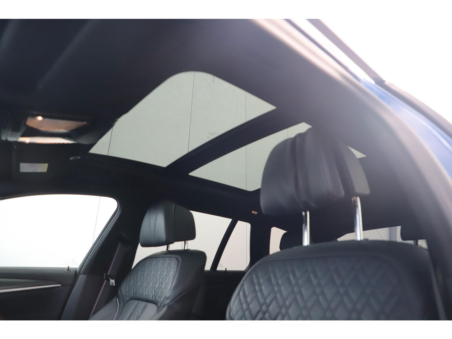 BMW 5 Serie Touring 530i High Executive 252PK M Sport Laser LED Panoramadak Harman Kardon Wegklapbare Trekhaak Nappa Leder Memory Sfeerverlichting Shadow Line 360 Camera
