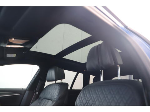BMW 5 Serie Touring 530i High Executive 252PK M Sport Laser LED Panoramadak Harman Kardon Wegklapbare Trekhaak Nappa Leder Memory Sfeerverlichting Shadow Line 360 Camera