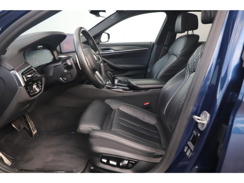 BMW 5 Serie Touring 530i High Executive 252PK M Sport Laser LED Panoramadak Harman Kardon Wegklapbare Trekhaak Nappa Leder Memory Sfeerverlichting Shadow Line 360 Camera