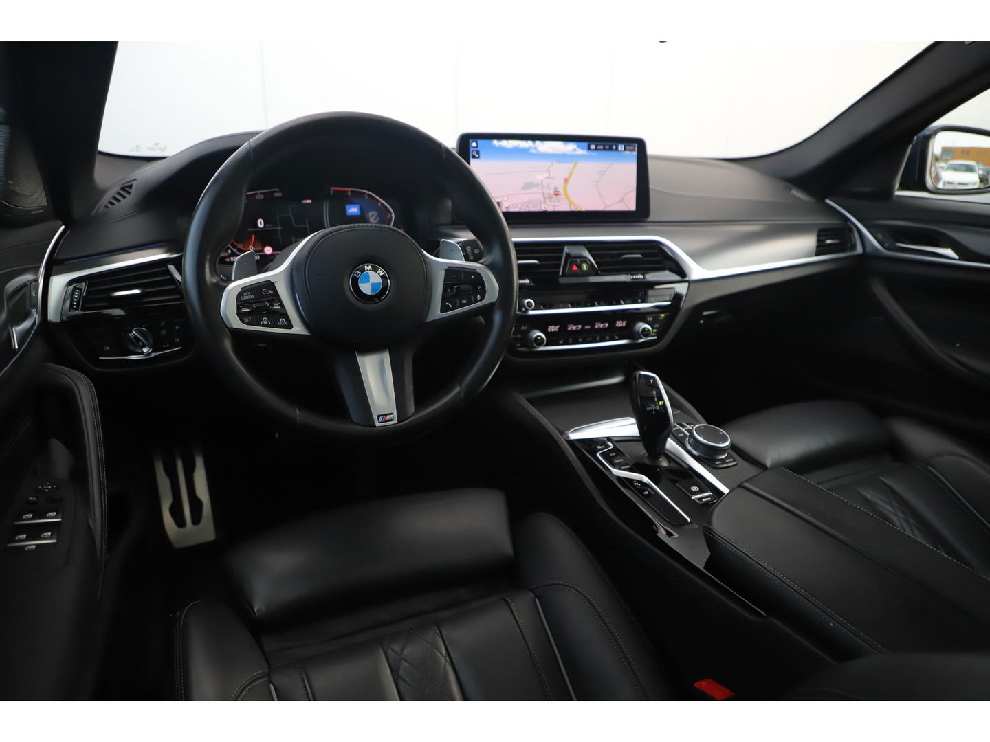 BMW 5 Serie Touring 530i High Executive 252PK M Sport Laser LED Panoramadak Harman Kardon Wegklapbare Trekhaak Nappa Leder Memory Sfeerverlichting Shadow Line 360 Camera