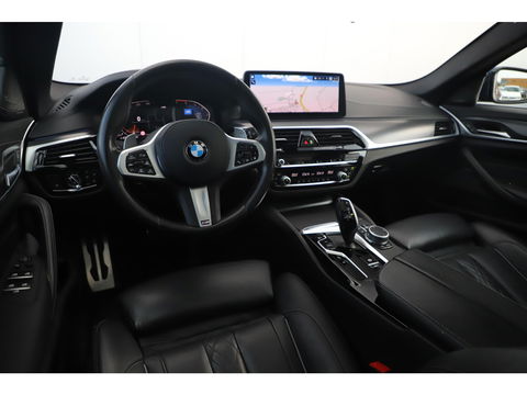 BMW 5 Serie Touring 530i High Executive 252PK M Sport Laser LED Panoramadak Harman Kardon Wegklapbare Trekhaak Nappa Leder Memory Sfeerverlichting Shadow Line 360 Camera