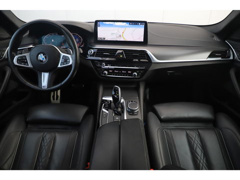 BMW 5 Serie Touring 530i High Executive 252PK M Sport Laser LED Panoramadak Harman Kardon Wegklapbare Trekhaak Nappa Leder Memory Sfeerverlichting Shadow Line 360 Camera