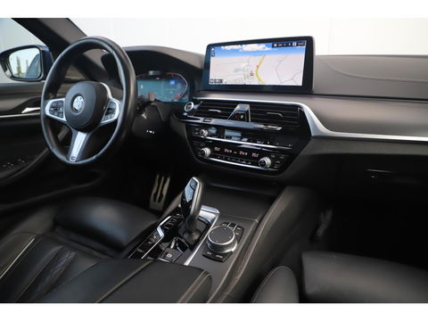 BMW 5 Serie Touring 530i High Executive 252PK M Sport Laser LED Panoramadak Harman Kardon Wegklapbare Trekhaak Nappa Leder Memory Sfeerverlichting Shadow Line 360 Camera