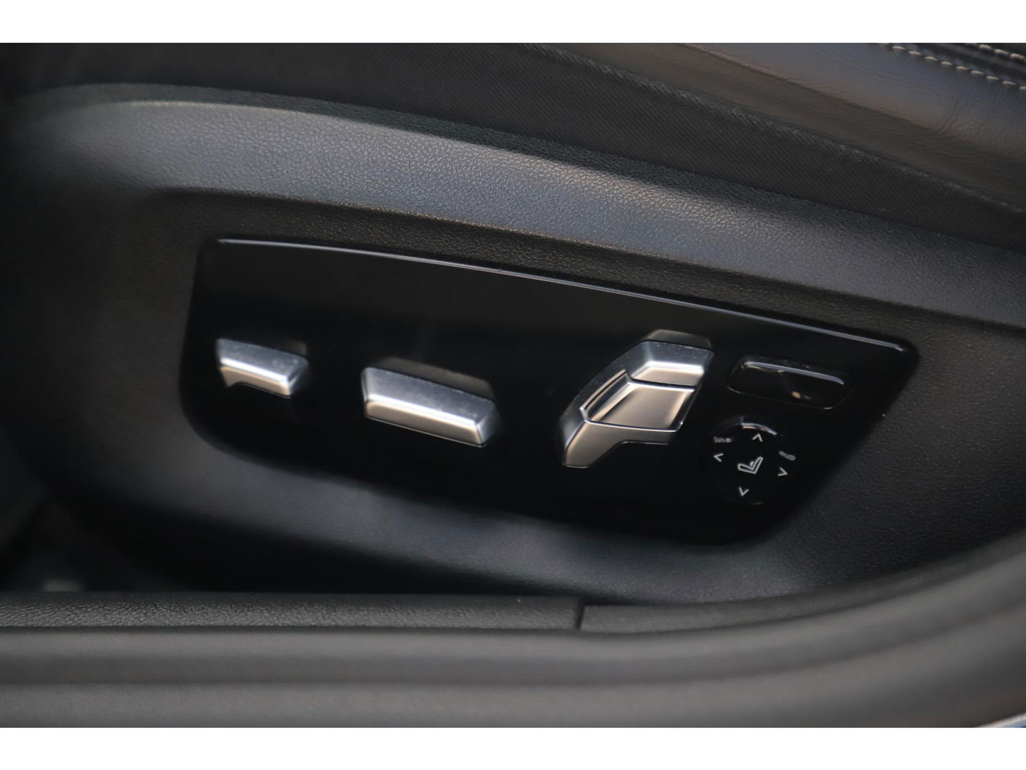 BMW 5 Serie Touring 530i High Executive 252PK M Sport Laser LED Panoramadak Harman Kardon Wegklapbare Trekhaak Nappa Leder Memory Sfeerverlichting Shadow Line 360 Camera