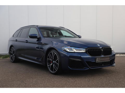 BMW 5 Serie Touring 530i High Executive 252PK M Sport Laser LED Panoramadak Harman Kardon Wegklapbare Trekhaak Nappa Leder Memory Sfeerverlichting Shadow Line 360 Camera