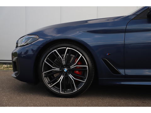 BMW 5 Serie Touring 530i High Executive 252PK M Sport Laser LED Panoramadak Harman Kardon Wegklapbare Trekhaak Nappa Leder Memory Sfeerverlichting Shadow Line 360 Camera