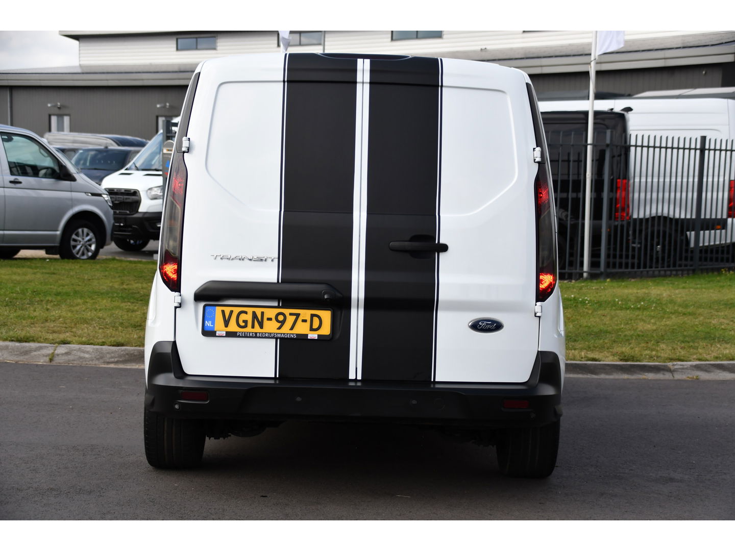 Ford Transit Connect 1.5 EcoBlue L2 Black & White Edition Camera, Carplay, 120PK, Multimedia, Airco, Trekhaak, VERKOCHT...Gefeliciteerd PUNT.!