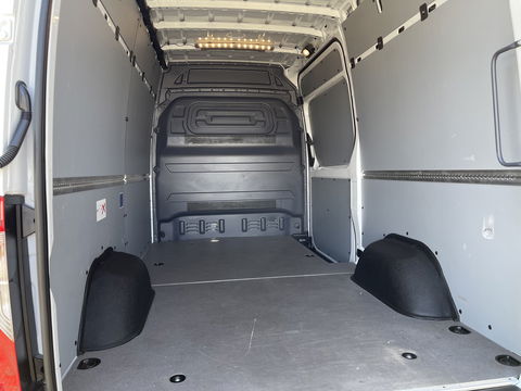 Mercedes-Benz Sprinter 317 1.9 CDI 170pk L2H2 / rijklaar € 34.950 ex btw / lease vanaf € 856 / climate control / trekhaak kan omgekeurd worden naar 3500 kg / achteruit rijcamera / 18 inch velgen / zwarte sidebars !