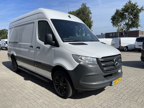 Mercedes-Benz Sprinter 317 1.9 CDI 170pk L2H2 / rijklaar € 34.950 ex btw / lease vanaf € 856 / climate control / trekhaak kan omgekeurd worden naar 3500 kg / achteruit rijcamera / 18 inch velgen / zwarte sidebars !