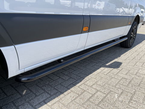 Mercedes-Benz Sprinter 317 1.9 CDI 170pk L2H2 / rijklaar € 34.950 ex btw / lease vanaf € 856 / climate control / trekhaak kan omgekeurd worden naar 3500 kg / achteruit rijcamera / 18 inch velgen / zwarte sidebars !