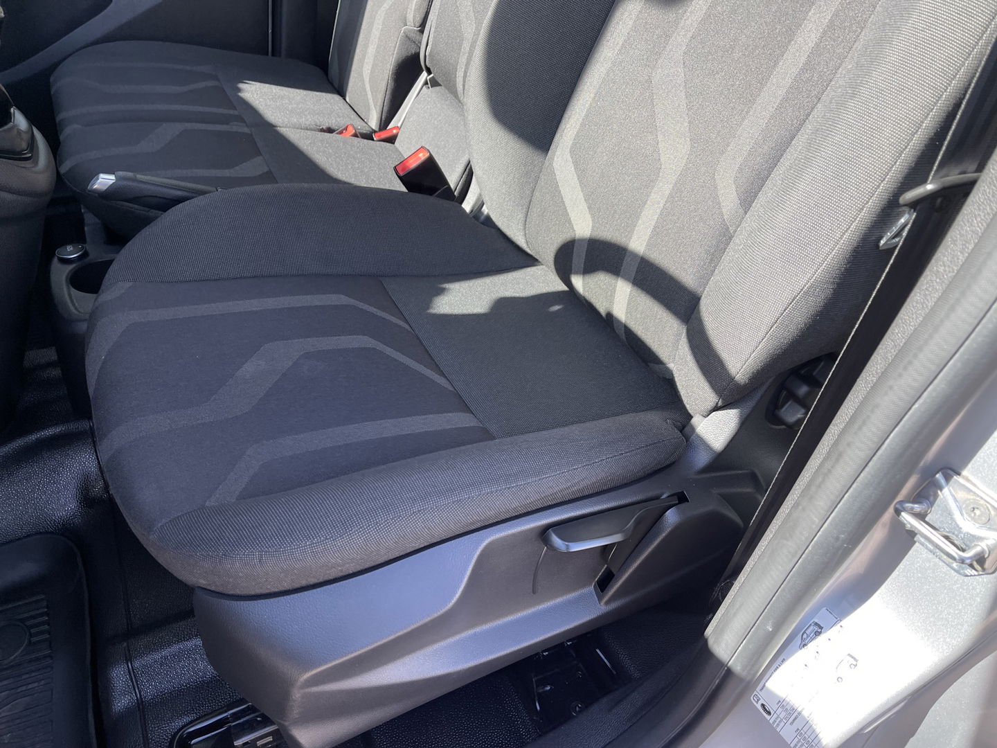 Ford Transit Connect 1.5 TDCI 100pk L2 Trend / vaste prijs rijklaar € 12.950 ex btw / nieuwe koppeling / lease vanaf € 337 / airco / cruise / navi / 3 zits / zilver metallic !