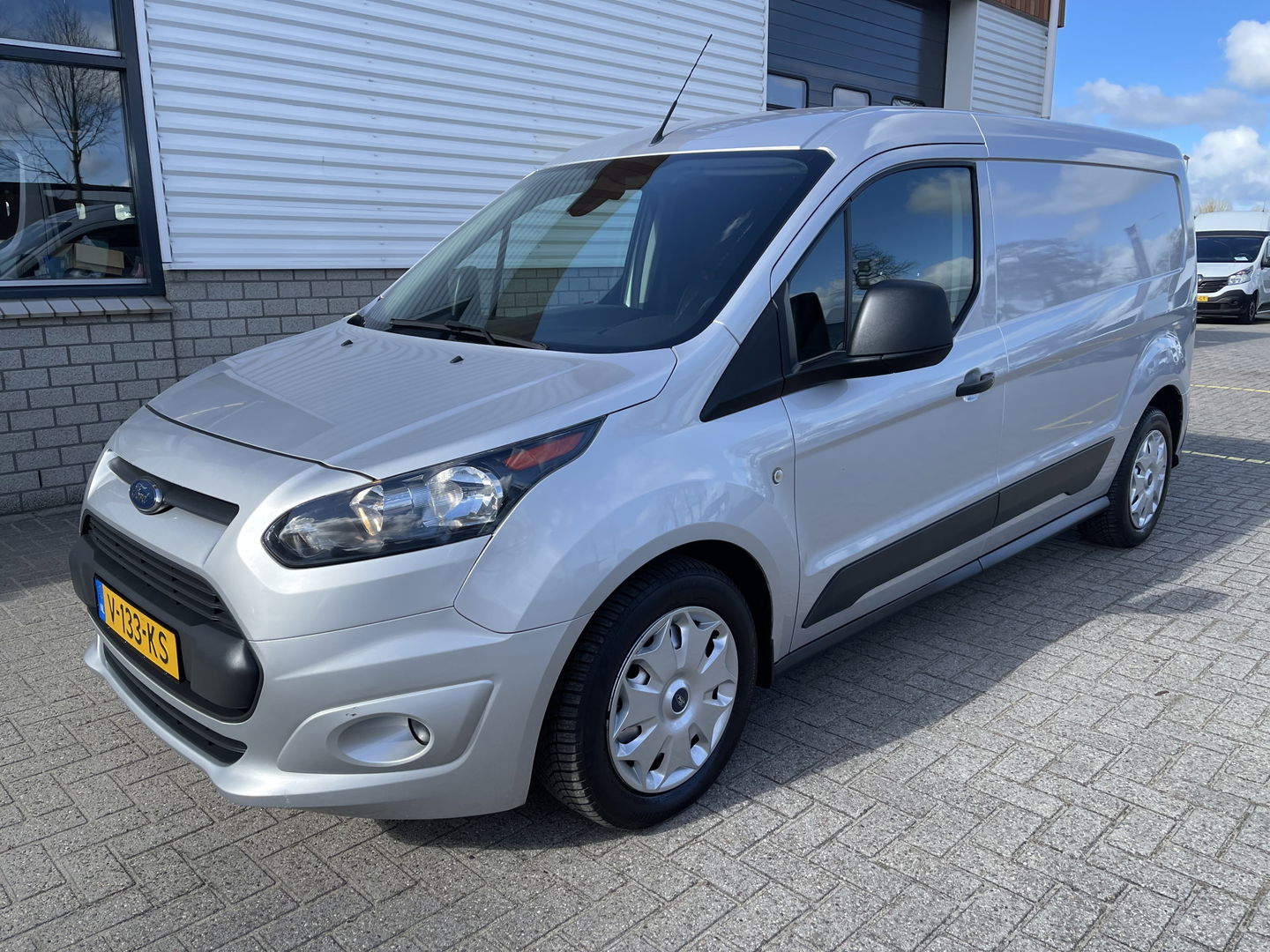 Ford Transit Connect 1.5 TDCI 100pk L2 Trend / vaste prijs rijklaar € 12.950 ex btw / nieuwe koppeling / lease vanaf € 337 / airco / cruise / navi / 3 zits / zilver metallic !